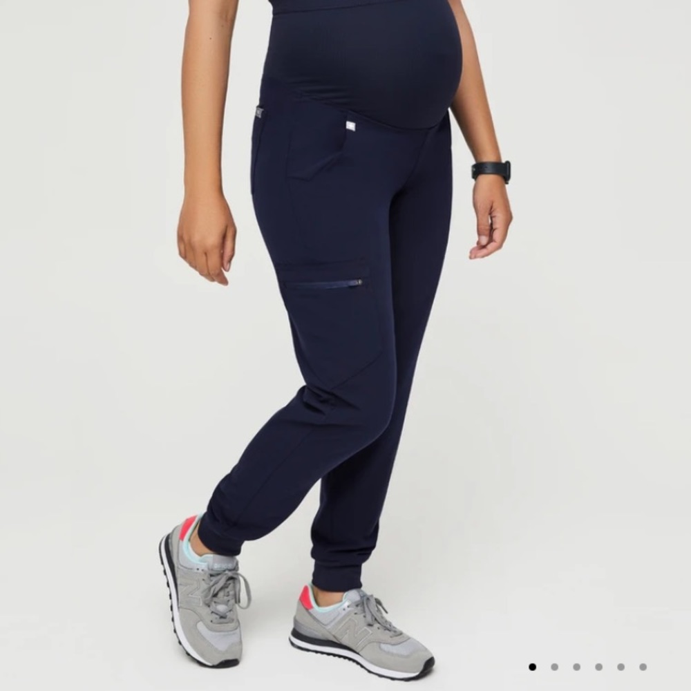 Figs maternity jogger scrubs in dark harbor